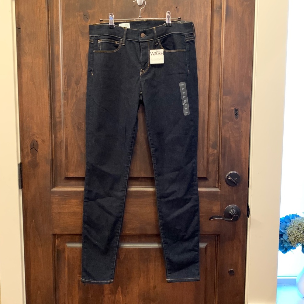 NWT Gap 1969 legging jean in dark wash